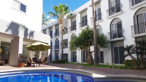 Seven Crown Express & Suites — private transfers from Los Cabos Airport